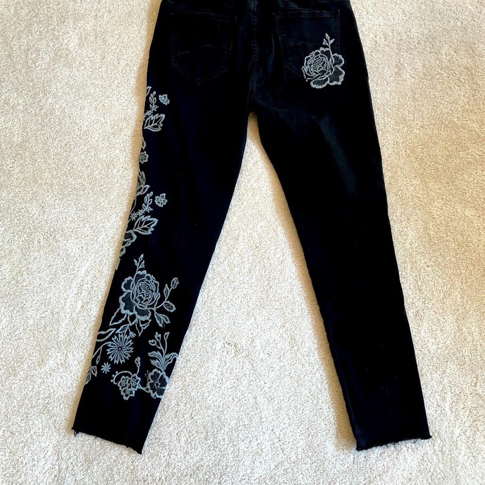 Driftwood black jeans with floral embroidery sz29
